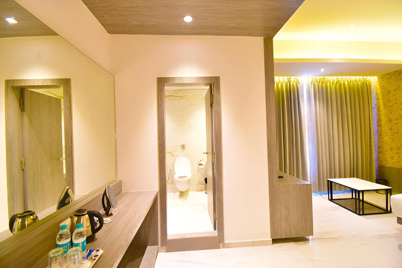 Glitz Hotels La Dahlia - Premium Tháné Exteriér fotografie