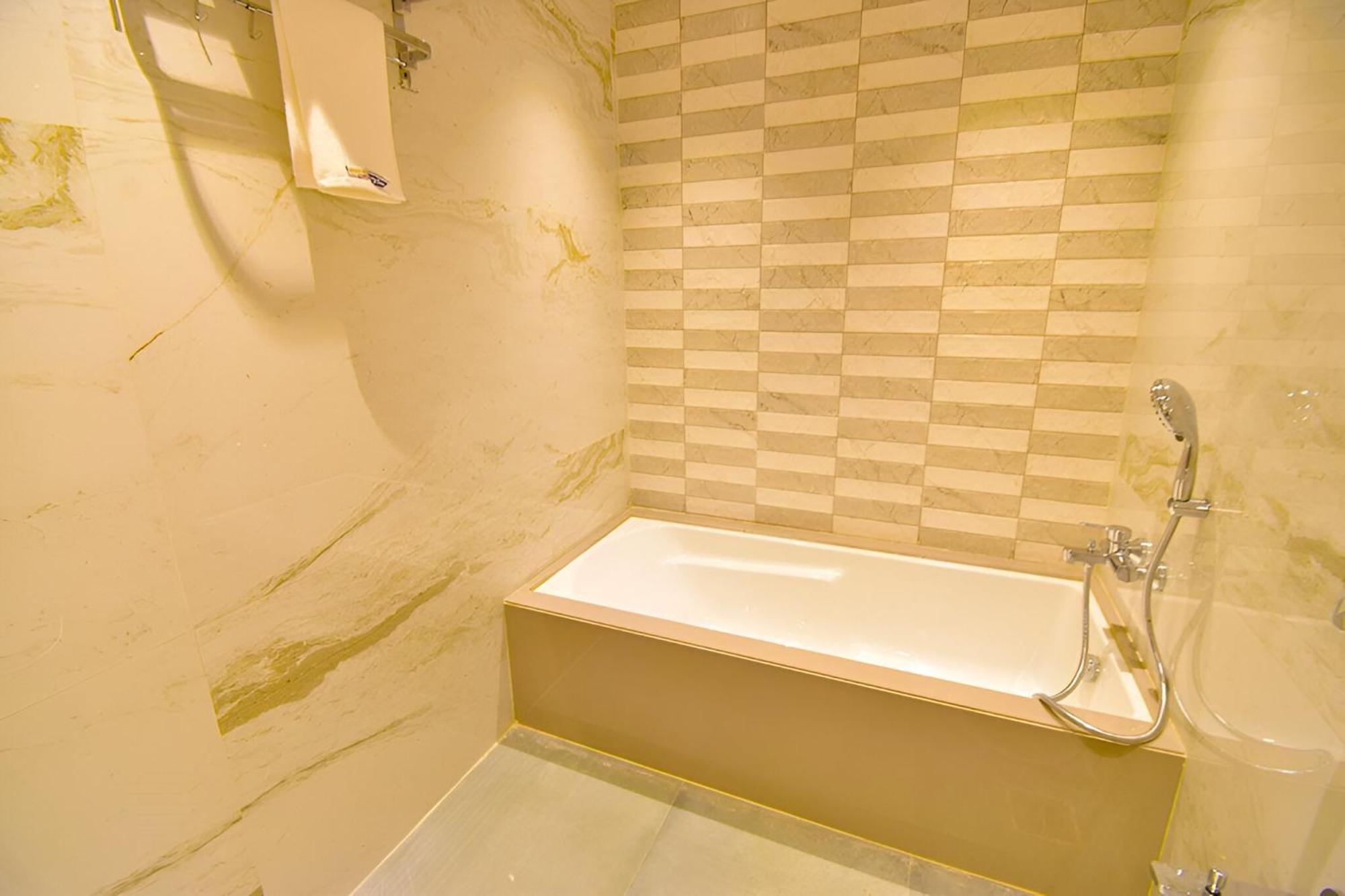 Glitz Hotels La Dahlia - Premium Tháné Exteriér fotografie